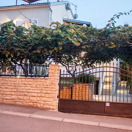 Wellness Studio D'Or - Exclusive New Apartment With Whirlpool, Sauna, Sunny Terrace, Private Parking Porec Exterior photo
