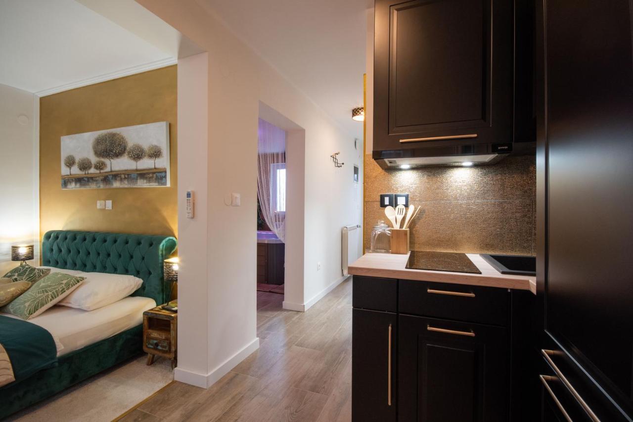 Wellness Studio D'Or - Exclusive New Apartment With Whirlpool, Sauna, Sunny Terrace, Private Parking Porec Exterior photo