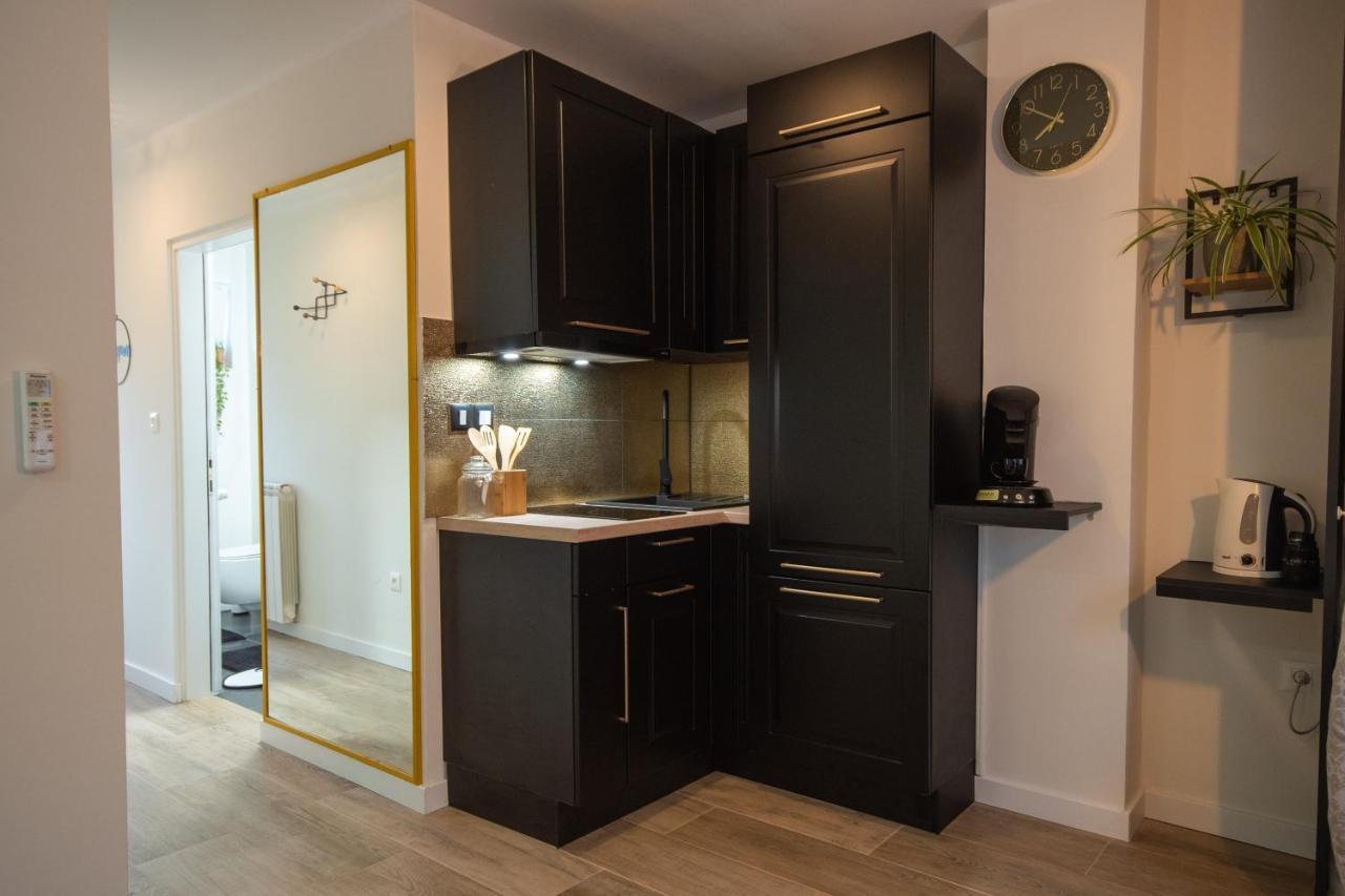 Wellness Studio D'Or - Exclusive New Apartment With Whirlpool, Sauna, Sunny Terrace, Private Parking Porec Exterior photo