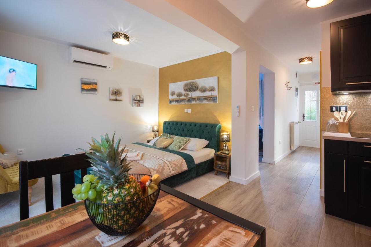 Wellness Studio D'Or - Exclusive New Apartment With Whirlpool, Sauna, Sunny Terrace, Private Parking Porec Exterior photo