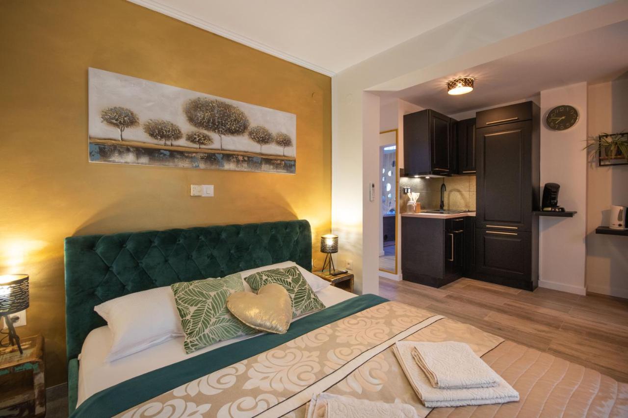Wellness Studio D'Or - Exclusive New Apartment With Whirlpool, Sauna, Sunny Terrace, Private Parking Porec Exterior photo